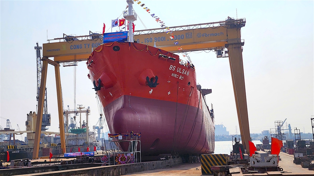 Hạ thủy tàu chở hóa chất 13.000 YN02 BS ULSAN